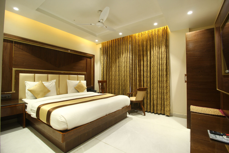 Bedroom 3, Hotel Grand Plaza, Delhi