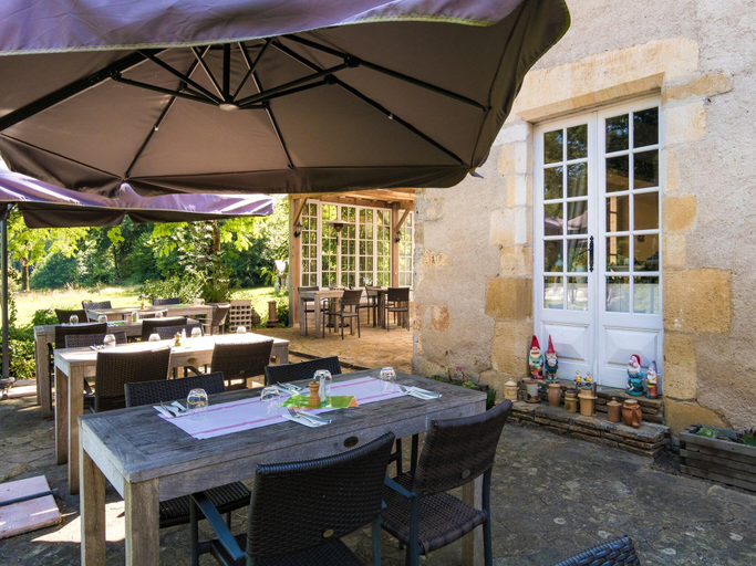 Food & Drinks 4, Castle Apartment in Chaleix near Forest, Dordogne