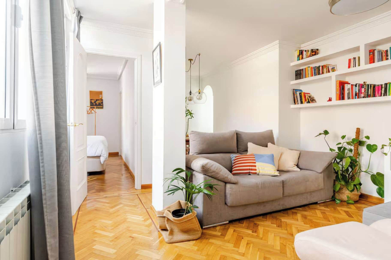 Room 5, Bright Pelayo - Enchanting 1BR Home in Chueca, Madrid