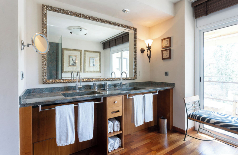 Bathroom 4, Suites del Mar Fenals, Girona