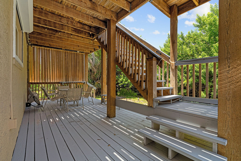 Room 5, 4BR Beach House Spacious Steps From Sand, Volusia