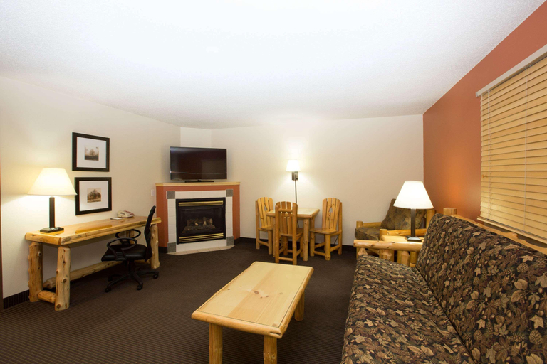 Bedroom 3, AmericInn by Wyndham Pequot Lakes, Crow Wing