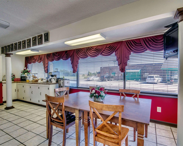 Food & Drinks, Econo Lodge, Georgetown