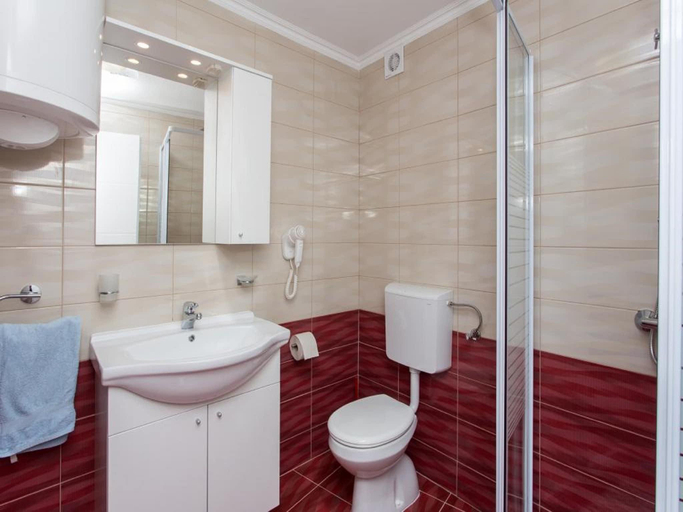 Bathroom 2, Apartments Djurkovic - Two-Bedroom Apartment with Shared Terrace and Sea View, Župa Dubrovačka