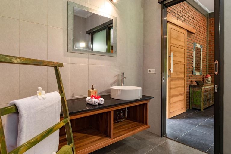 Bathroom 2, Alamanda Lovina Resort, Buleleng