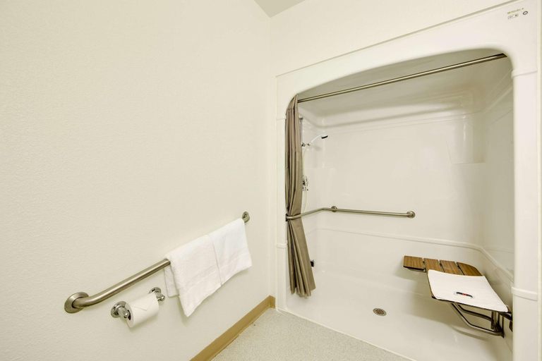 Bathroom 4, Motel 6 Toronto Brampton, Peel