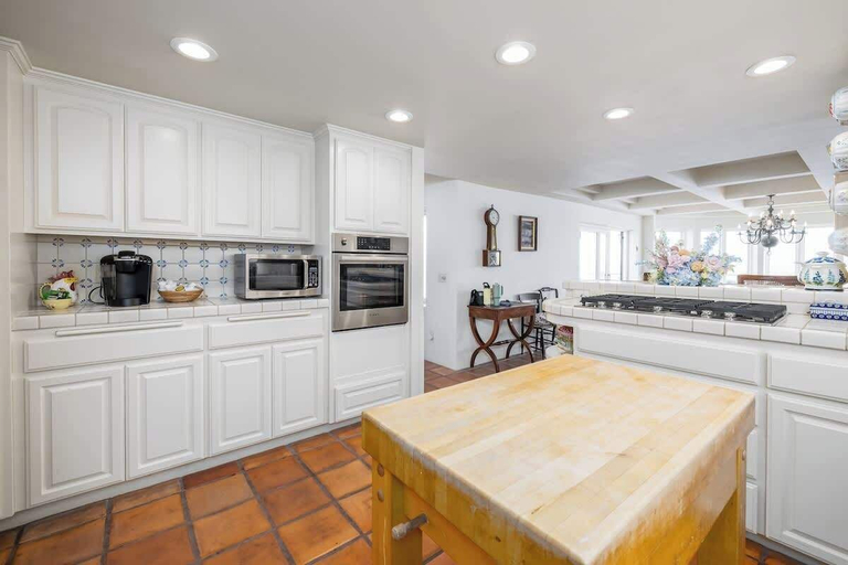 Room 4, 4 Bedroom With Pool in Oceanside, San Diego