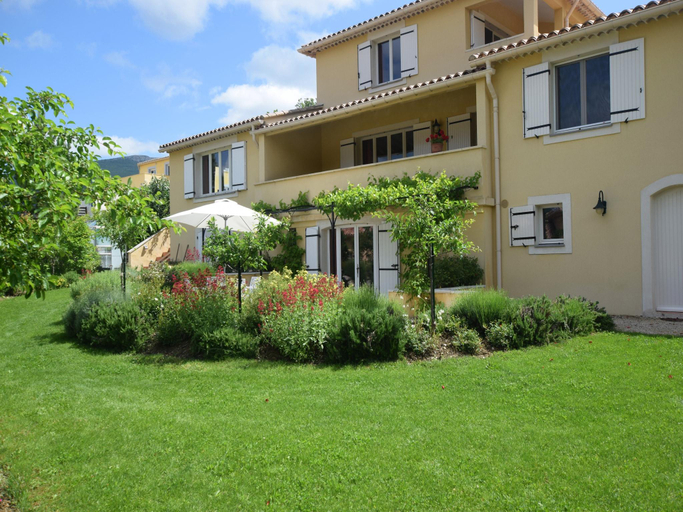 Others 3, Modern Terrace Stay Montbrun, Drôme