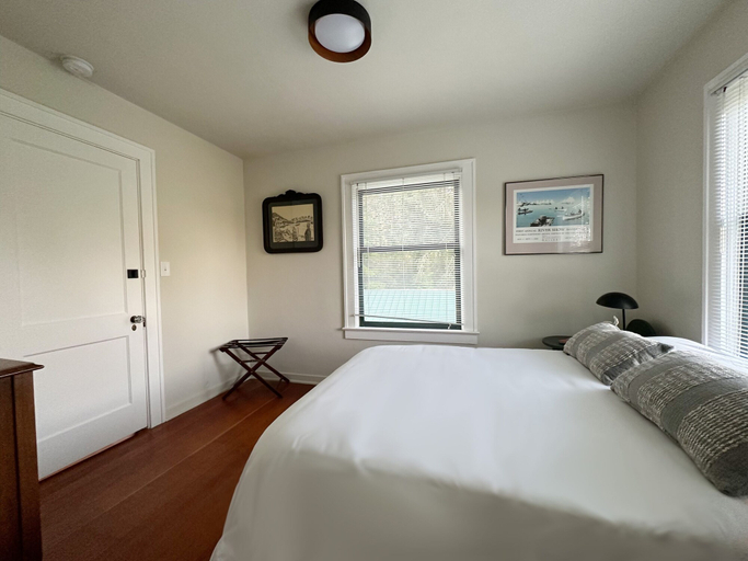 Bedroom 2, Moby Dick Hotel, Pacific