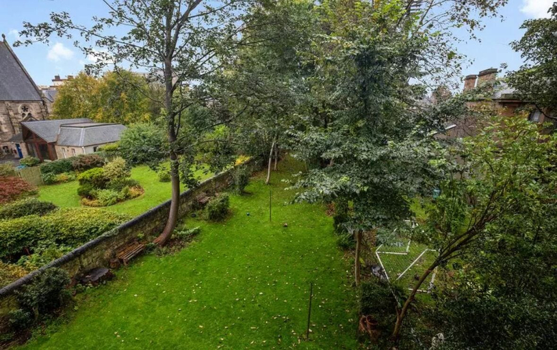 Others 3, Spacious 3-Bedroom Flat in Charming Bruntsfield, Edinburgh
