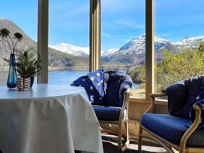 Food & Drinks 4, person holiday home in Austefjorden, Volda