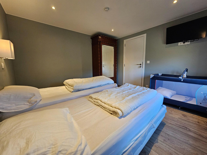 Others 5, Holiday Home in Wallonie with Terrace, Liège