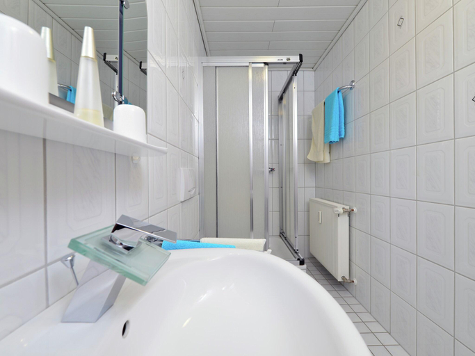 Bathroom 3, Wohnung mit Garten in Eimelrod, Waldeck-Frankenberg