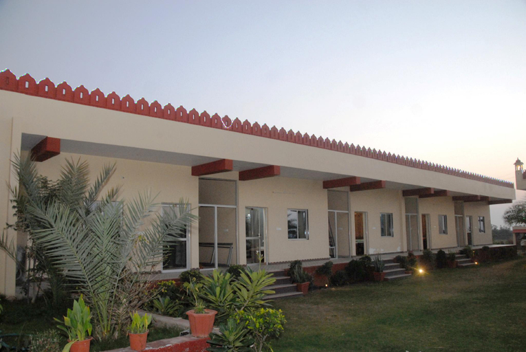 Exterior & Views