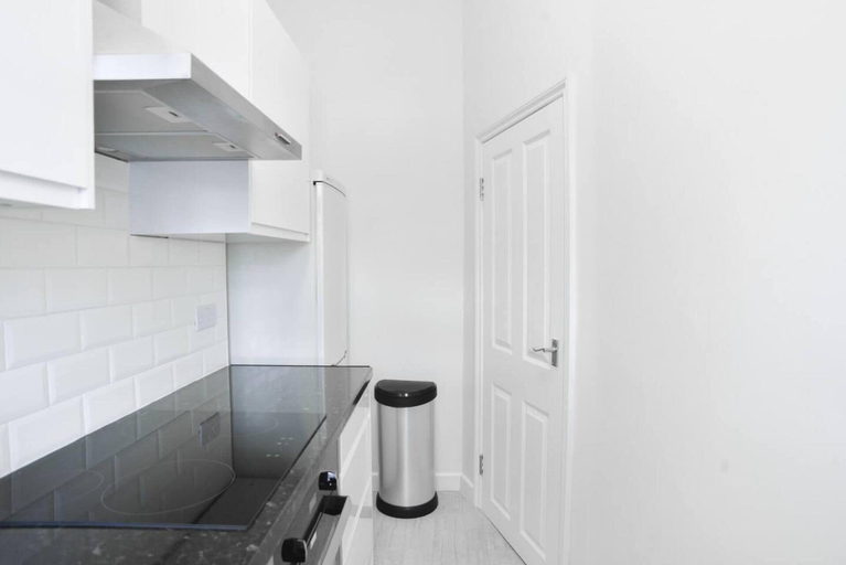 Private kitchen 5, Elegant Studio In Euston, London