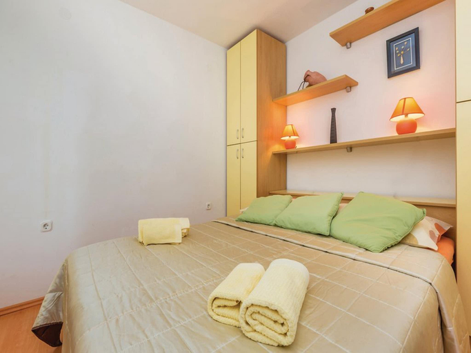 Bedroom 2, Apartments Paola - Studio Apartment with Terrace and Sea View, Karlobag