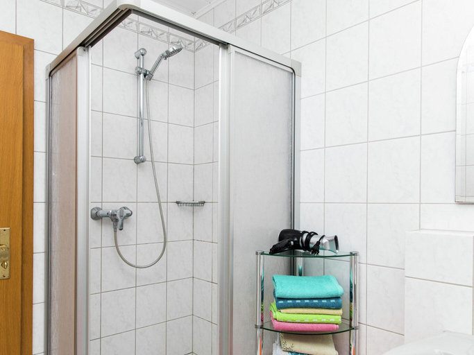 Bathroom 3, Erdgeschosswohnung in ruhiger Lage, Vulkaneifel