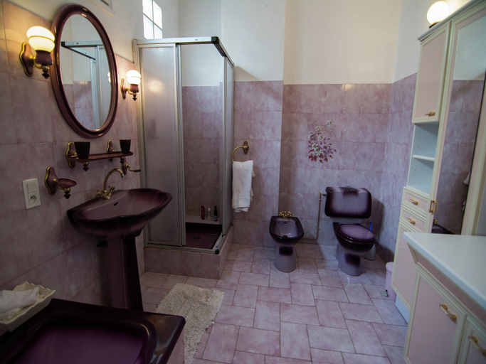 Bathroom 3, Old wine storehouse with terrace and garden, Hérault