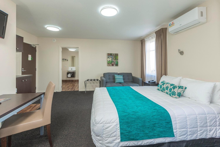 Bedroom 2, 540 on Great South Motel, Waitakere