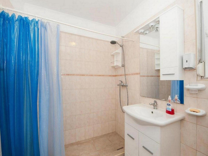 Bathroom, Berties Lodge - Two Bedroom Apartment with Terrace and Sea ViewA1, Smokvica