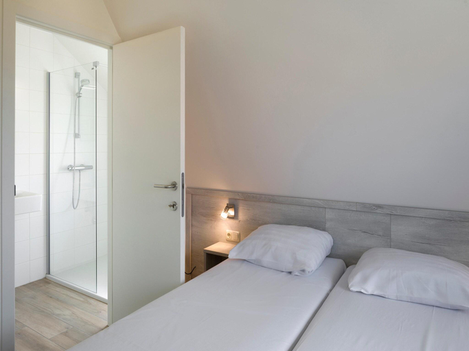 Bedroom 2, Villa in Breeduyn Village with Garden, West-Vlaanderen