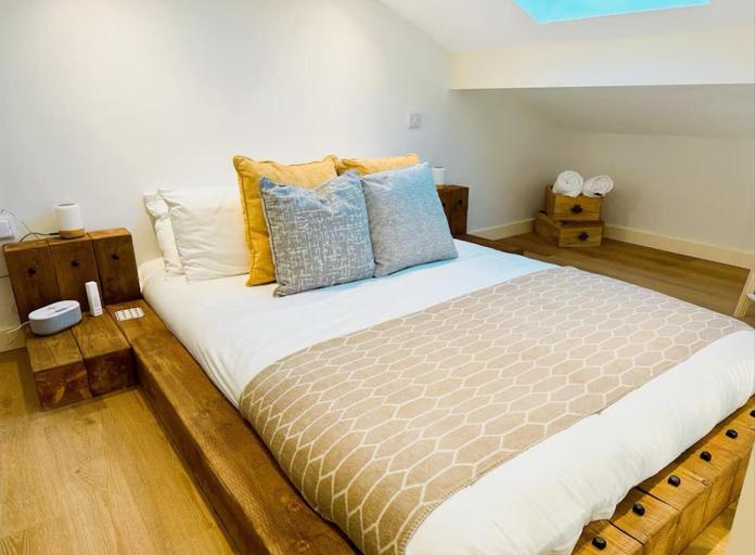 Bedroom 3, Honey Bee Cottage, Tiny House, Welshpool, Powys