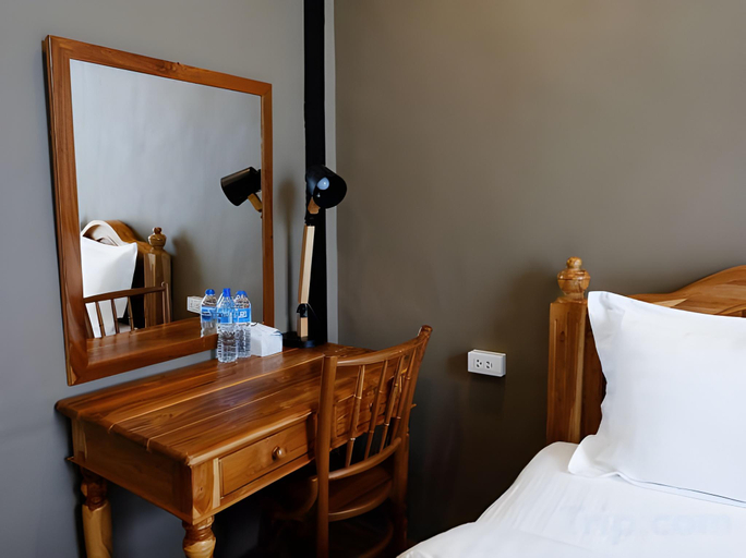 Bedroom 2, Lipe - Bloom Cafe and Hostel, Muang Satun