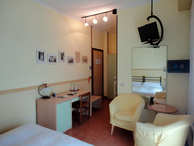 Bedroom 3, Hotel Astoria, Parma