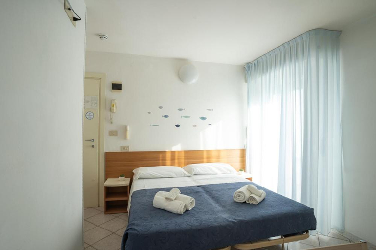 Bedroom 2, Hotel Kelly, Rimini