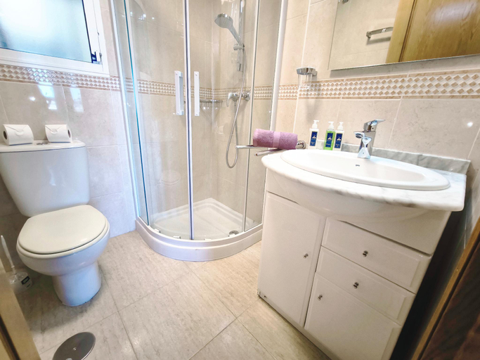 Bathroom 2, Comfortable Apartment in Excellent Location, Alicante