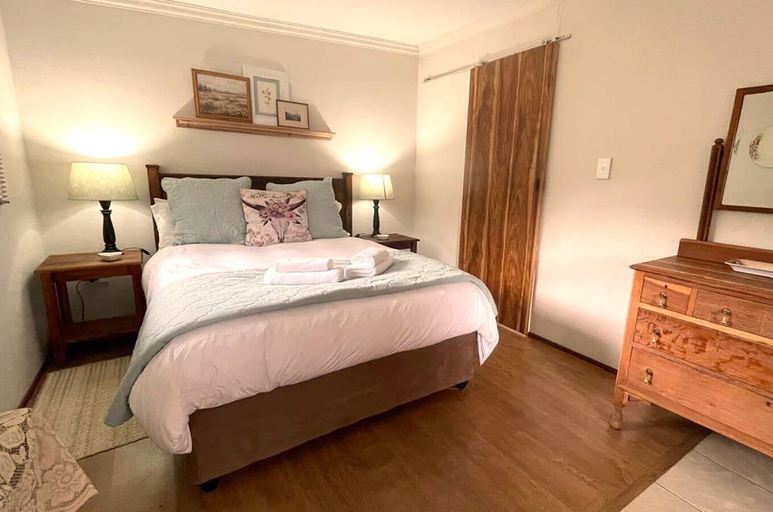 Bedroom 2, Molweni Kamberg Valley Bed and Breakfast, Umgungundlovu
