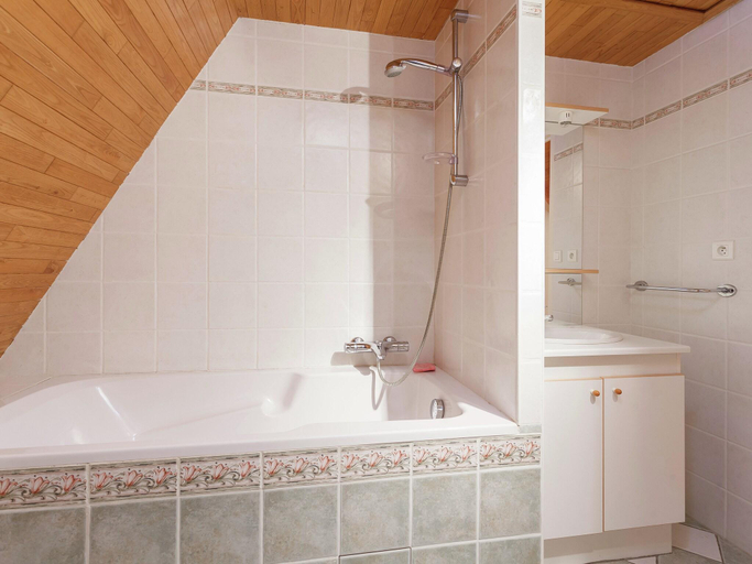 Bathroom 3, Calvinet Retreat for Six Guests, Cantal