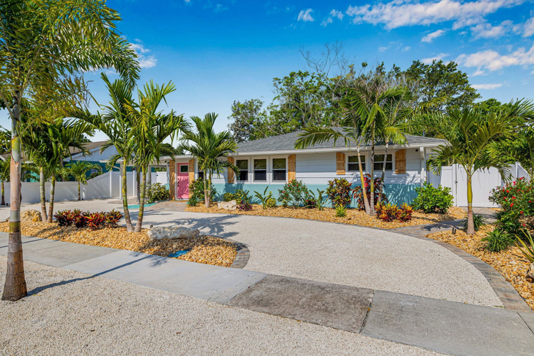 Room 3, Coastal Sanctuary Near IMG and Beaches, Manatee