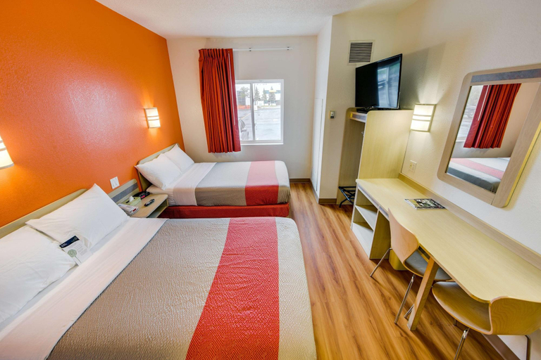 Bedroom 3, Motel 6 Toronto Brampton, Peel