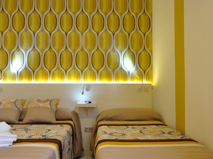 Bedroom 2, Hostal Far Home Plaza Mayor, Madrid
