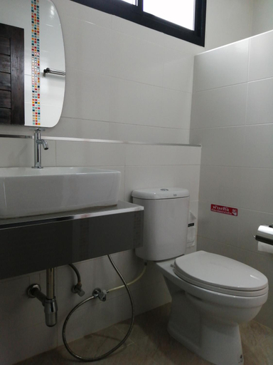 Bathroom 3, Adjacent to Phu Villa, Sang Khom