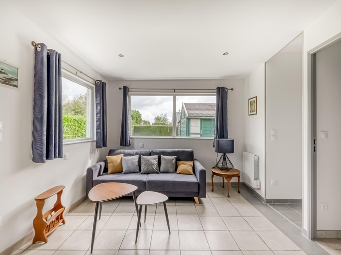 Others 4, Brontes Coastal Retreat, Calvados