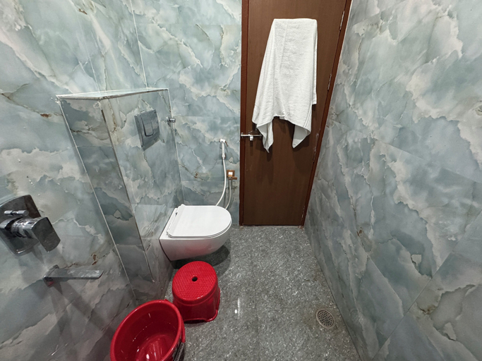 Bathroom 3, Satya Nikunj INN, Mathura