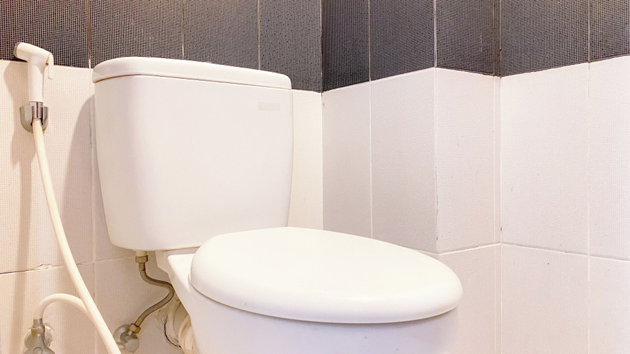 Bathroom 3, Homey And Nice Studio Cinere Bellevue Suites Apartment, Depok