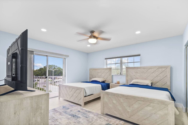 Bedroom 2, Las Olas & Beachside getaway with pool, Broward