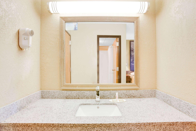 Bathroom 4, Super 8 by Wyndham Morrilton, Conway