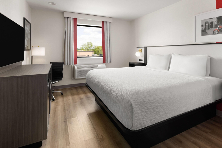 Bedroom 3, Ramada By Wyndham York Harrisburg Hershey, York