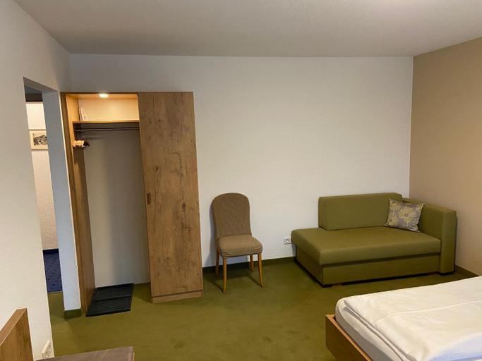 Bedroom 2, Gasthaus Hotel Kranz, Waldshut
