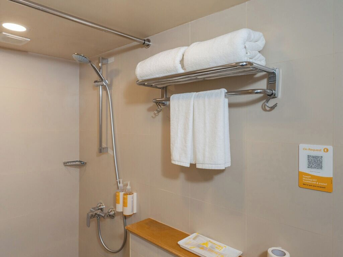 Bathroom 4, Bloom Hotel - DLF Road Gachibowli, Hyderabad