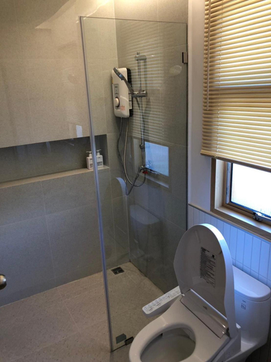 Bathroom 4, Suansin Garden Hotel, Muang Tak