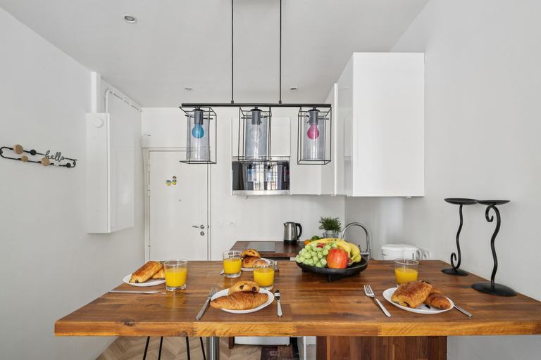 Others 4, Modern Central Paris Flat by Les Halles, Paris