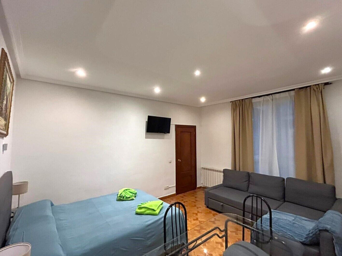 Others 4, Habitaciones Figueroa, Madrid