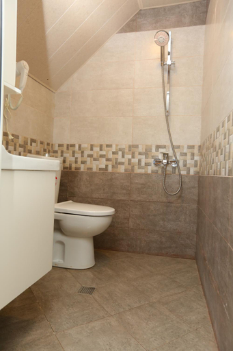 Bathroom 3, Quba Ugur Hotel, Quba