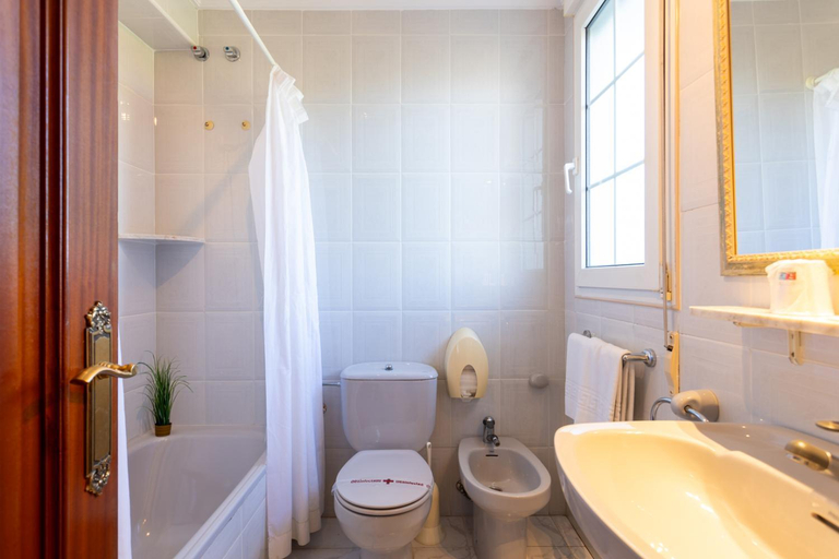 Bathroom 4, La Casona de Luis, Cantabria