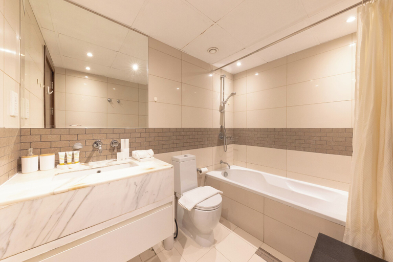 Bathroom 4, Bright & Cozy Apartment in Dubai Marina, Dubai